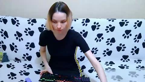 Ivy and Lester online show from May 2, 5:57 am