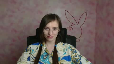 Ivy online show from May 5, 11:49 am