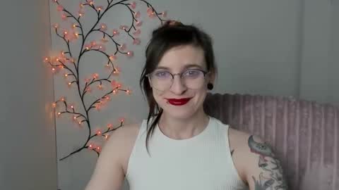 Ivy online show from April 23, 9:16 pm