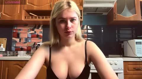 ivywairley online show from April 29, 3:11 am