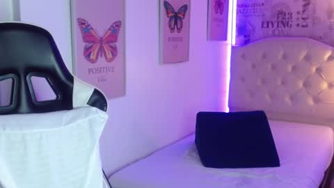 Ivy online show from February 14, 11:42 pm