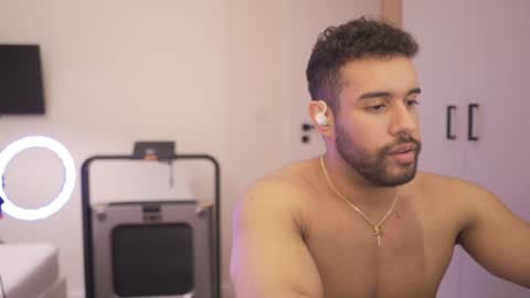 Izaak online show from December 19, 8:13 pm