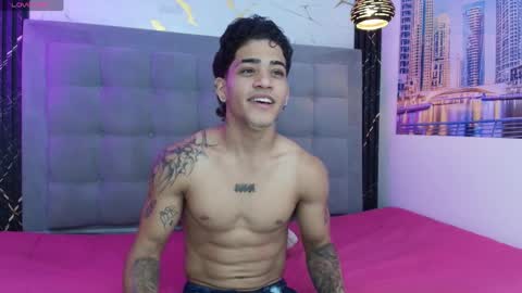 izaack online show from April 22, 6:26 pm