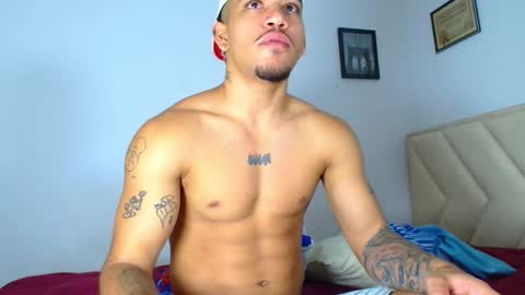 izaack online show from November 16, 9:28 pm