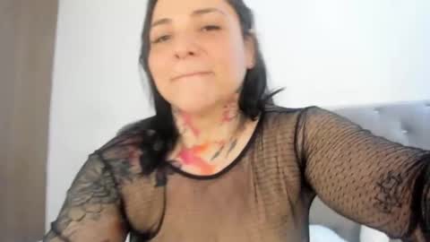 Snapshot of izabellasweet chatting on February 6, 8:13 pm Izabella online show from February 6, 8:13 pm