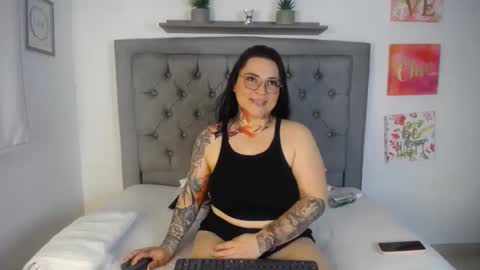 Snapshot of izabellasweet chatting on February 4, 11:38 pm Izabella online show from February 4, 11:38 pm