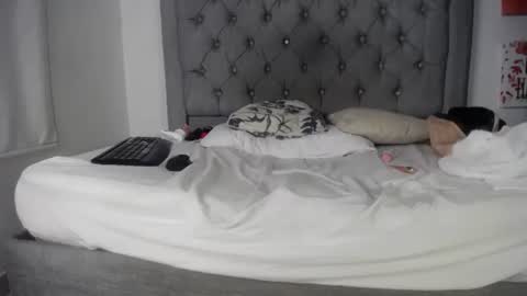 Snapshot of izabellasweet chatting on March 1, 5:42 am Izabella online show from March 1, 5:42 am