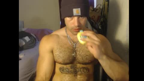 izak144 online show from May 2, 1:55 am