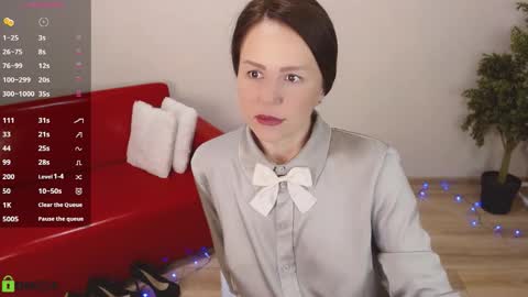 Queen of nylon  Victoria online show from March 4, 5:26 am