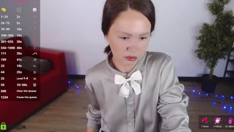 Queen of nylon  Victoria online show from June 18, 5:46 am
