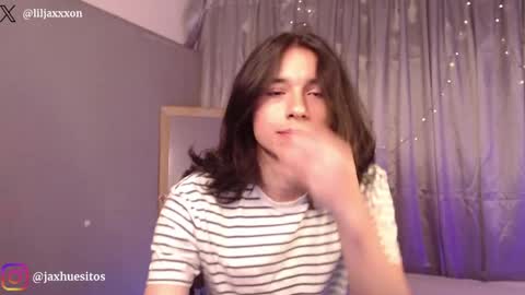 Hey im Jaxxxon check my info     online show from May 4, 12:33 pm