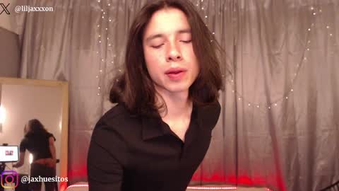 Hey im Jaxxxon check my info     online show from May 19, 12:23 pm