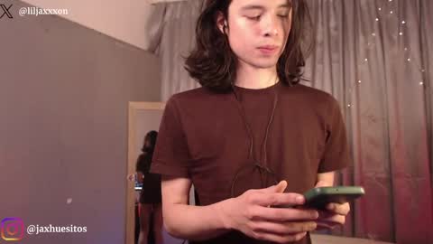 Hey im Jaxxxon check my info     online show from May 1, 1:27 pm