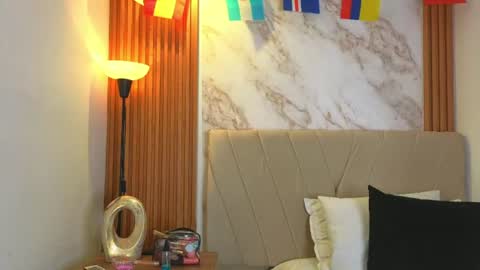 j_belle_ online show from June 16, 10:03 pm