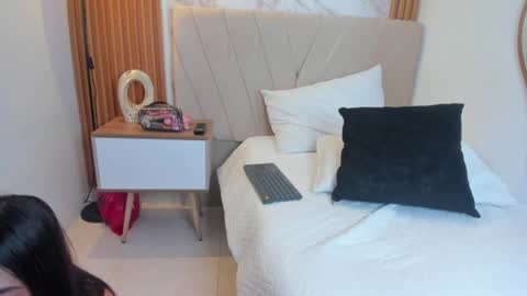 j_belle_ online show from July 10, 10:47 pm