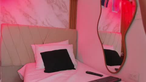j_belle_ online show from June 25, 10:48 pm
