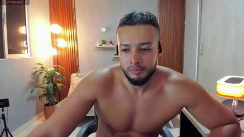 Calix  Independient model Insta and twt Calixsnake online show from May 7, 1:34 am