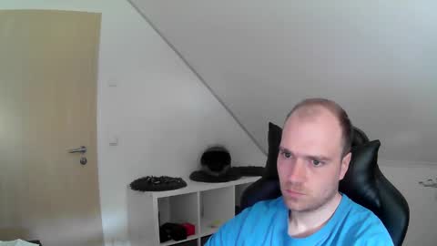 here4y online show from April 25, 7:43 am