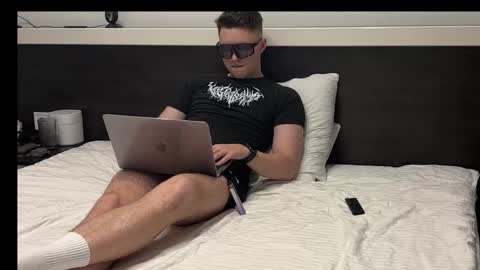 j_lyle_x online show from November 9, 8:33 pm