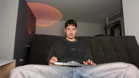 INDEPENDENT MODEL online show from November 26, 3:59 am