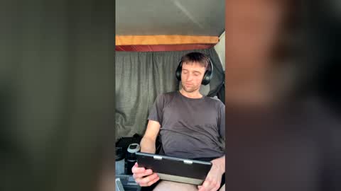 jacksonbutts online show from May 11, 5:03 am
