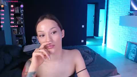 Jade online show from July 12, 5:05 pm