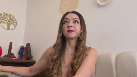 Jade online show from June 20, 3:40 pm