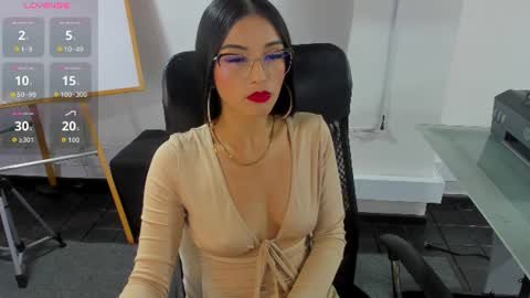 jade_connor online show from July 21, 8:33 pm