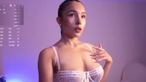 Jade Paris online show from August 1, 7:15 pm