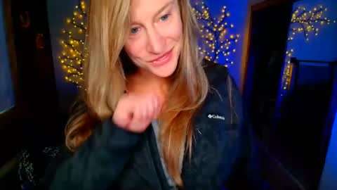 jadeamaryllis_ online show from May 2, 2:23 pm