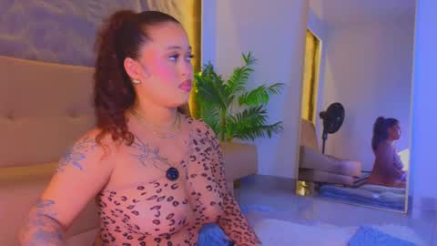 jadee__ online show from February 1, 3:14 am