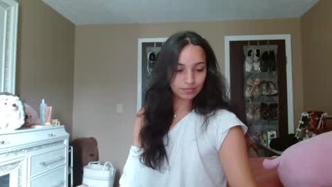 Jade Santanna online show from July 6, 8:00 pm