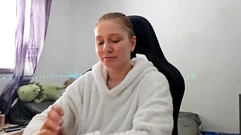 jaimeeosendorf online show from April 3, 11:39 am