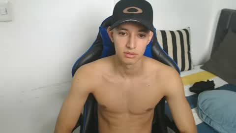 Hi guys im new 3 online show from June 16, 8:13 pm