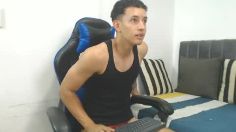 Hi guys im new 3 online show from April 27, 10:07 pm