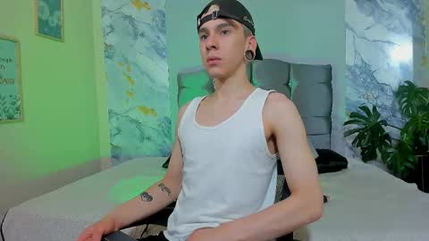 james_adamss_ online show from February 25, 12:53 pm