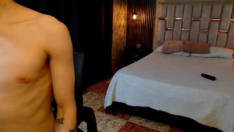 james_adamss_ online show from February 21, 1:14 pm