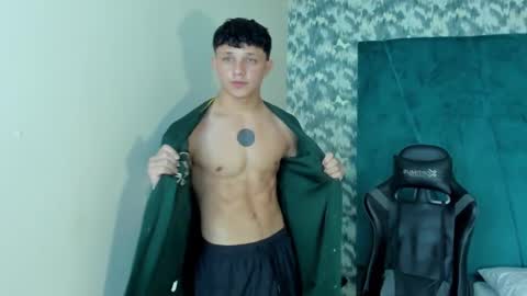 Snapshot of jamesgolden_ chatting on February 25, 2:37 pm jamesgolden_ online show from February 25, 2:37 pm