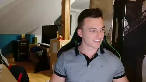 jamesss11158699 online show from December 1, 10:23 pm