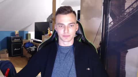 jamesss11158699 online show from December 2, 8:17 pm
