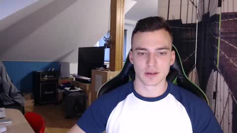 jamesss11158699 online show from February 4, 1:38 pm