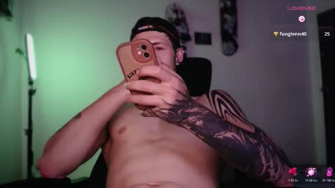 jamesss____ online show from December 4, 5:07 am