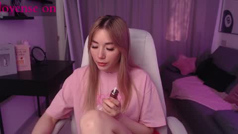 jamie_chung online show from May 4, 1:01 am