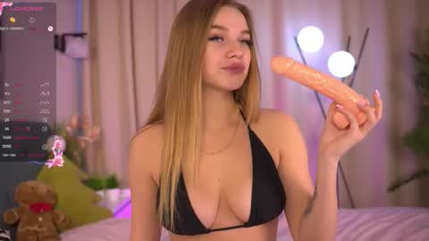 Day Alice Night Stella online show from March 4, 8:00 am