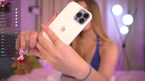 Day Alice Night Stella online show from February 8, 12:52 pm