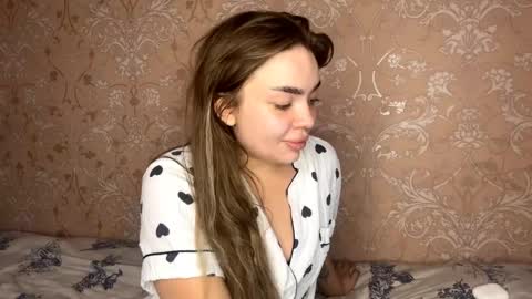 Mia online show from June 1, 5:09 am