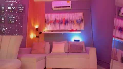 Janinne  online show from April 24, 12:40 pm