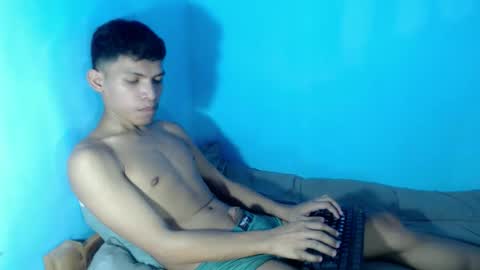 janlloyd04 online show from April 22, 7:04 am