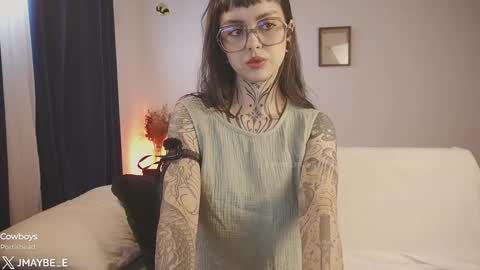   jmaybe e online show from October 22, 3:24 pm