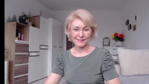 Snapshot of jasmin18v chatting on February 25, 1:32 pm Jasmin room for people 40 online show from February 25, 1:32 pm